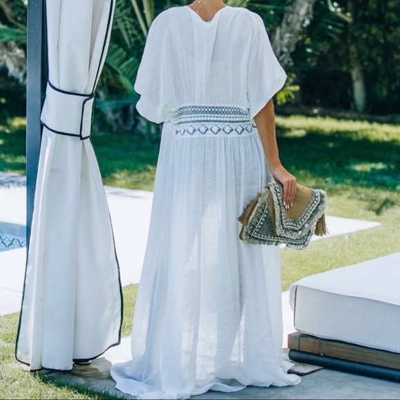 Vici White tie kimono - Picture 2 of 6